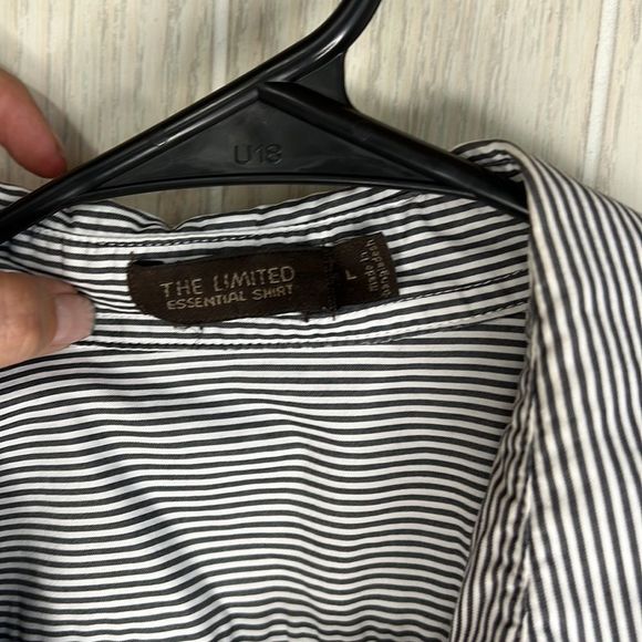 The Limited Essential Shirt Large long sleeve button up blouse grey stripes - Picture 6 of 7